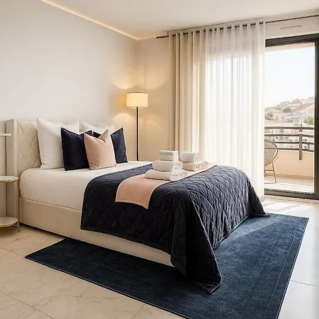 Qult - Oscar - View Over Monaco Apartment